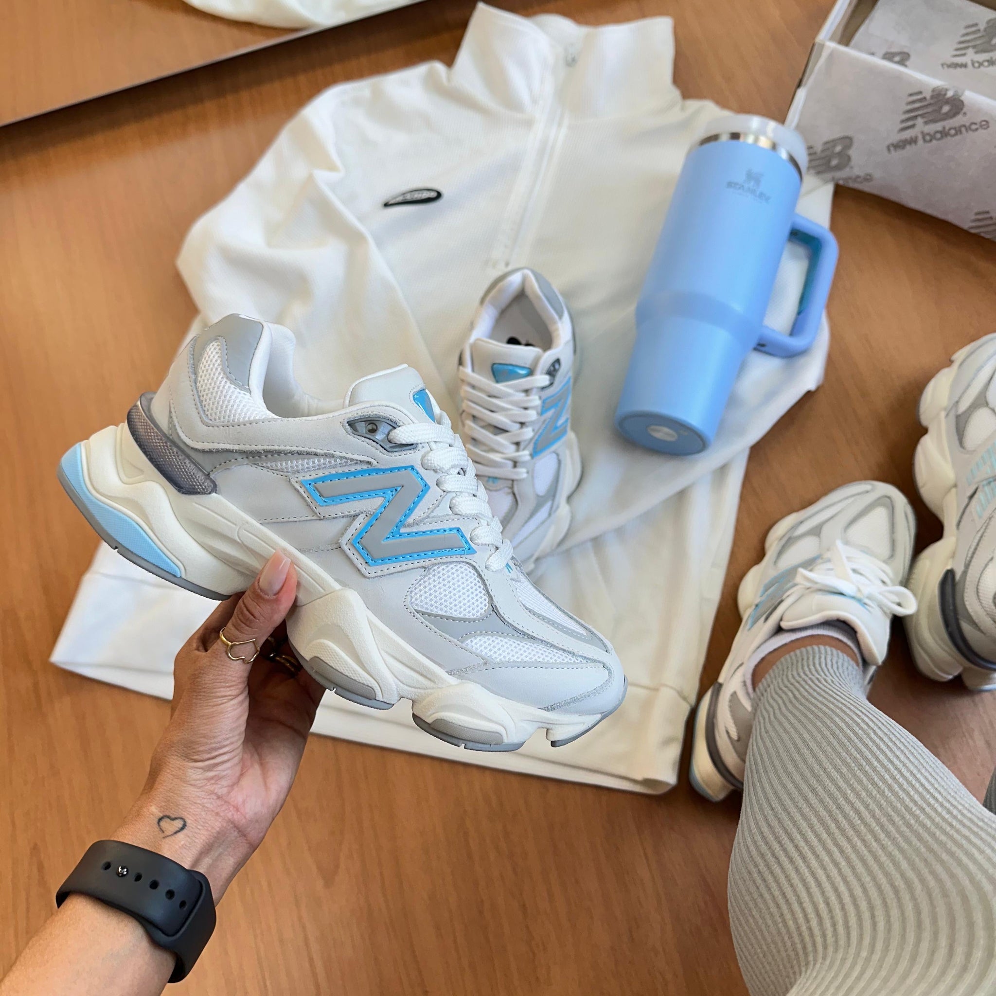 Nb 9060 Branco Cinza Detalhe Azul