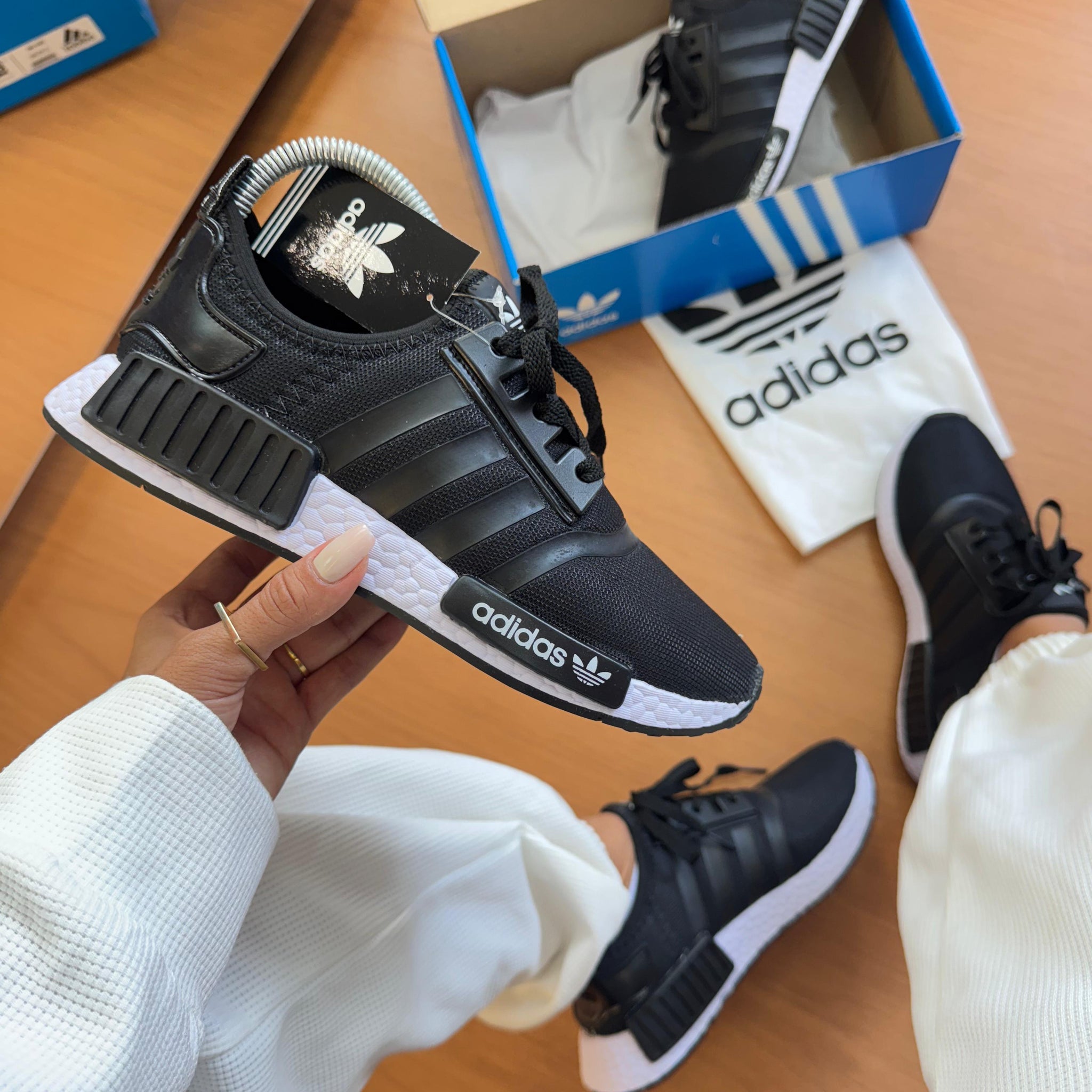 Ad Nmd Preto Branco