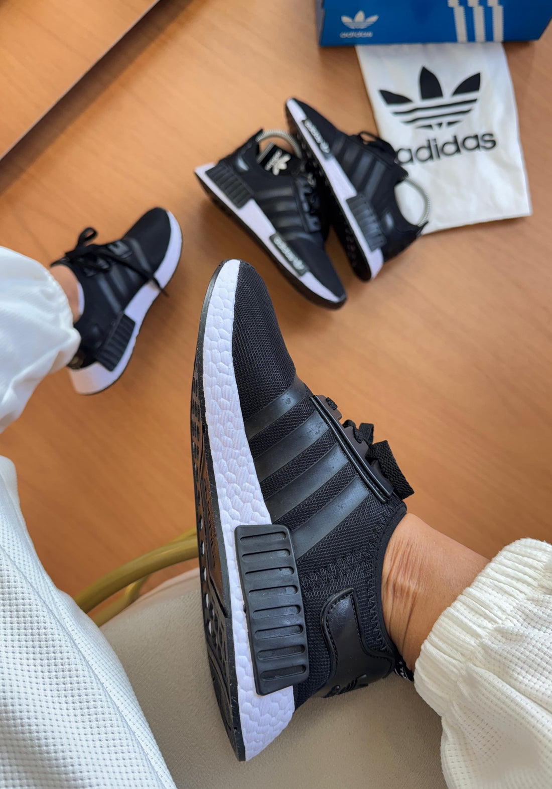 Ad Nmd Preto Branco