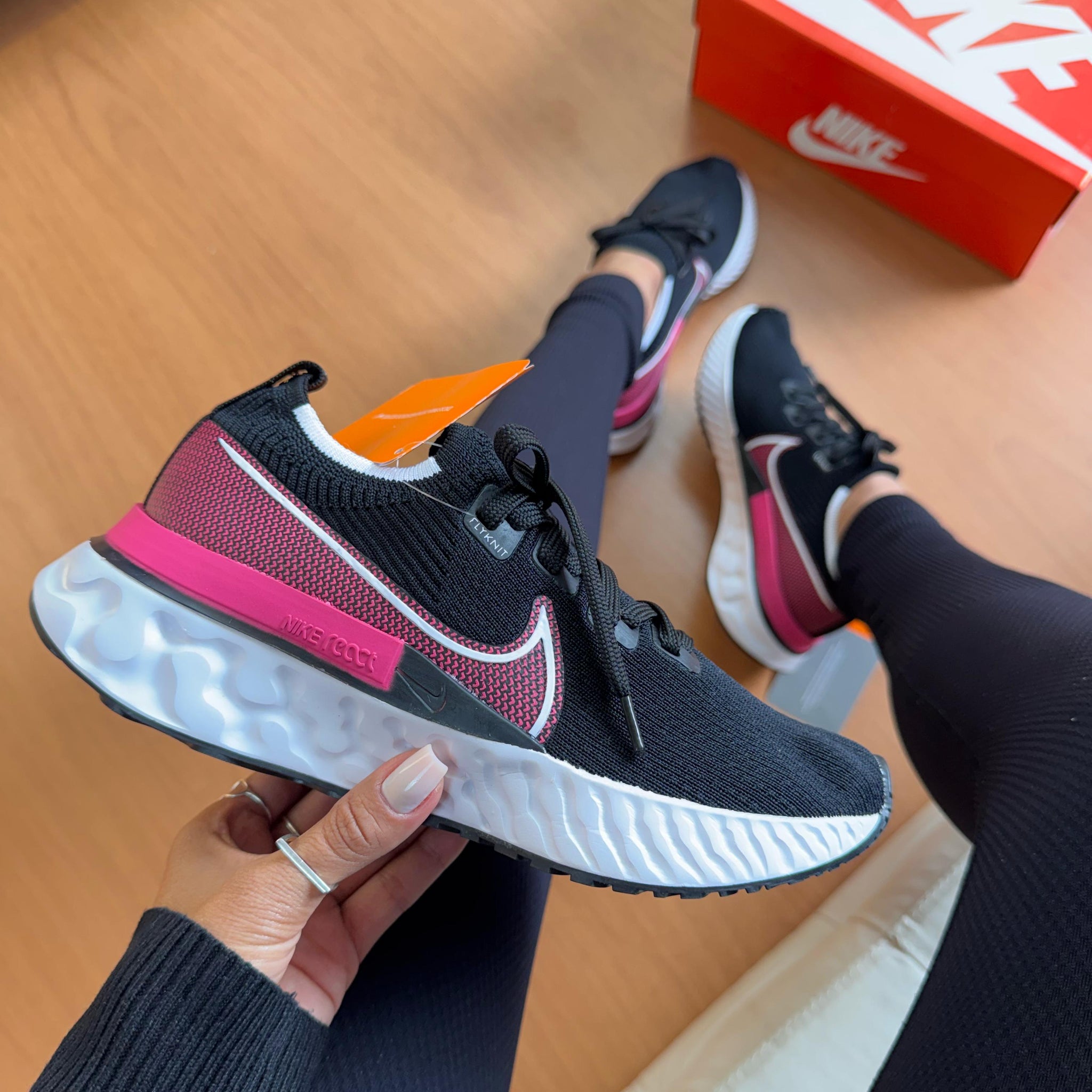 Nk Infinity React Preto Rosa