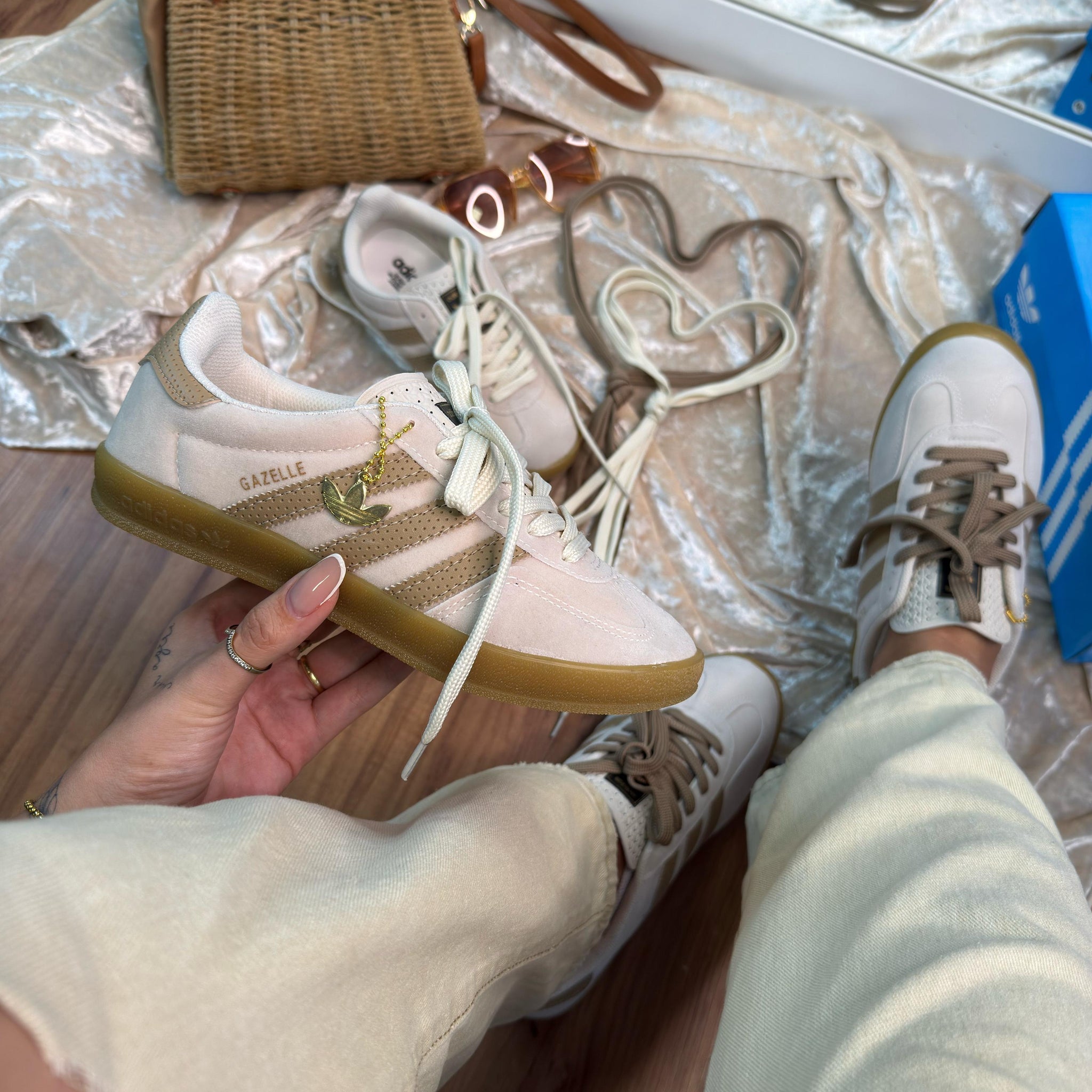 Ad Gazelle Off/White